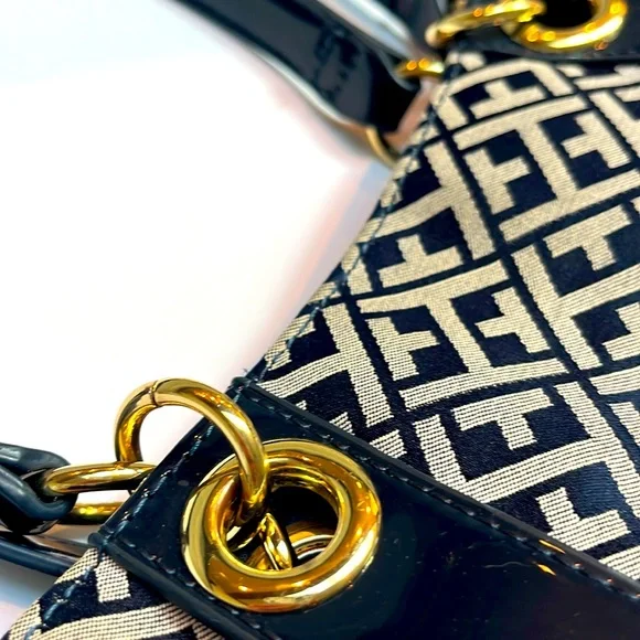 Tommy Hilfiger Signature Marineblau Canvas Tote w/Navy Patent Leather Trim - Picture 7 of 12